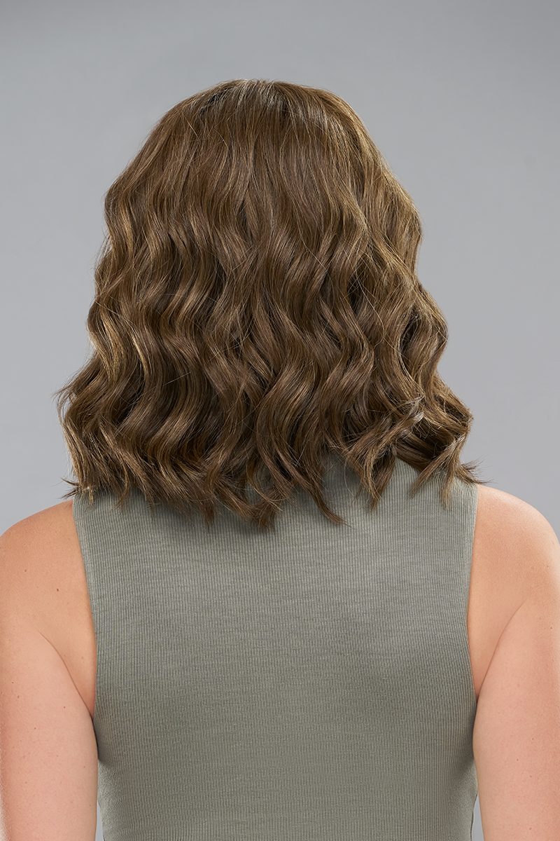 back virew of Maeve in 8RH14 HD WIG JR