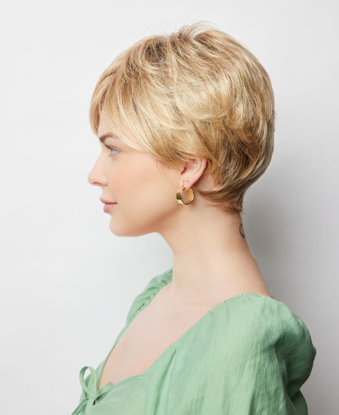 Bay wig side view