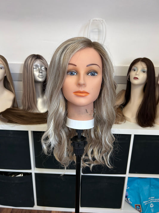 Sarah Large wig in FS17/101S18 Palm springs blonde by Jon Renau