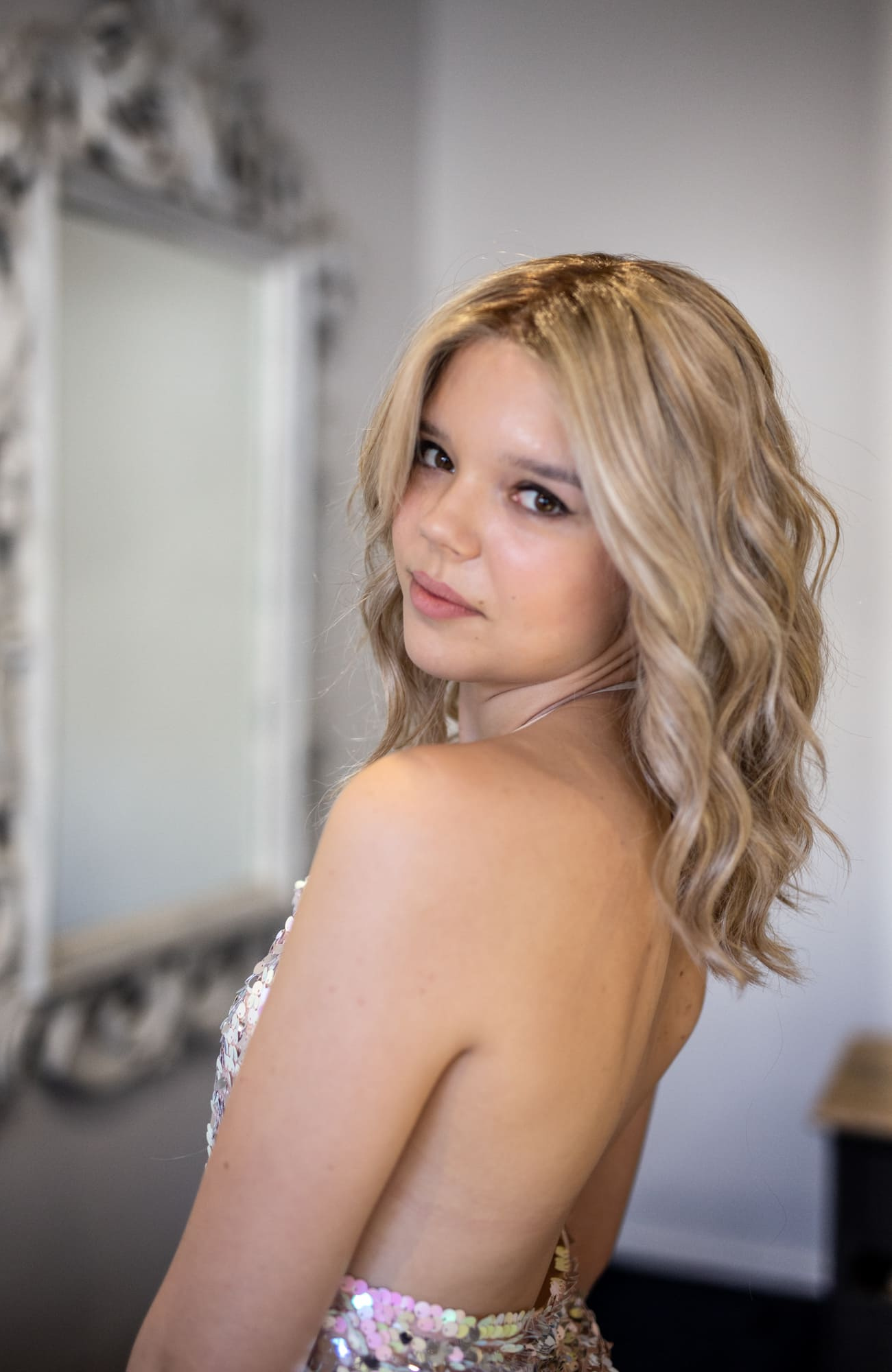 side view of Elle from petite wig company 