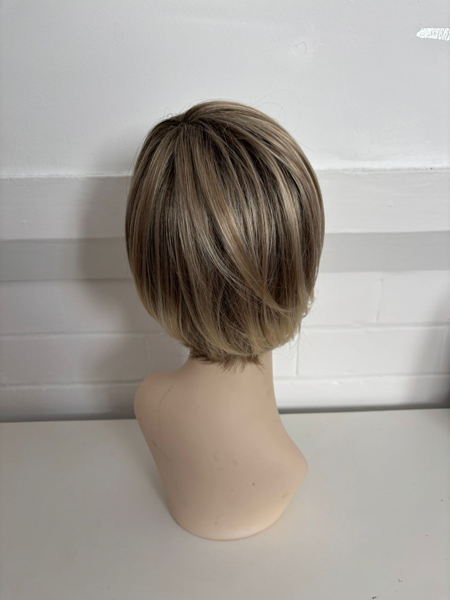 Fresh mono part- sandyblonde rooted By Ellen Willie Hairpower collection